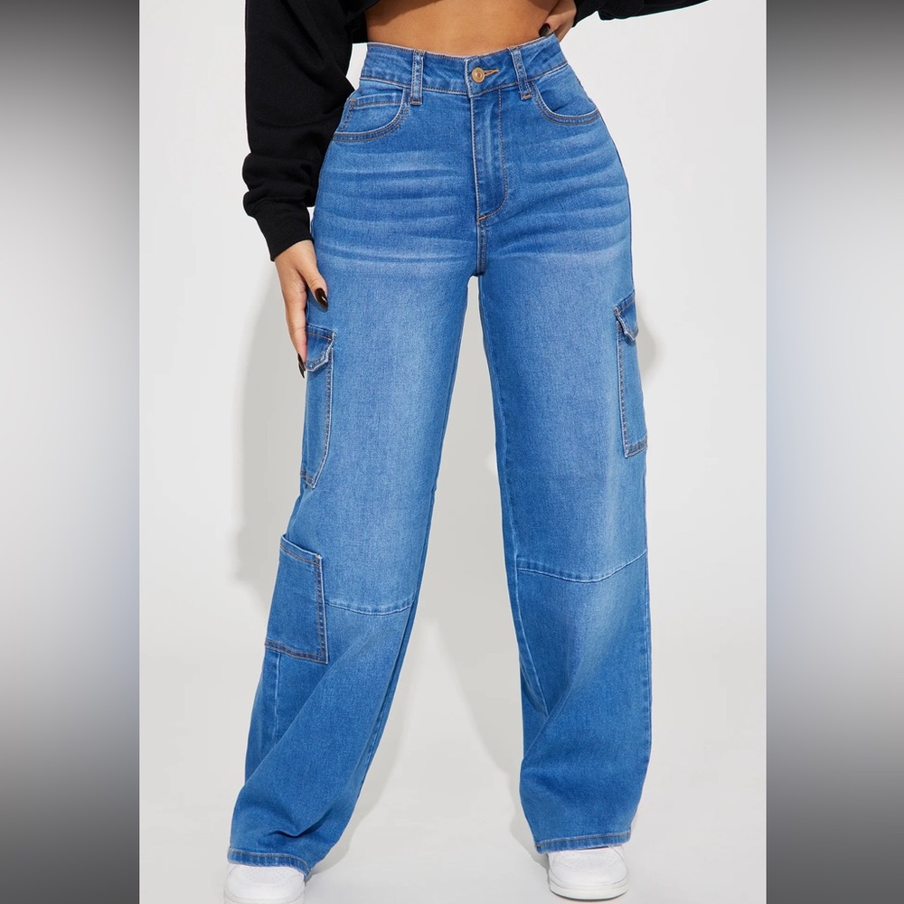Take The High Road Cargo Jeans - Medium Wash - Picture 4 of 8